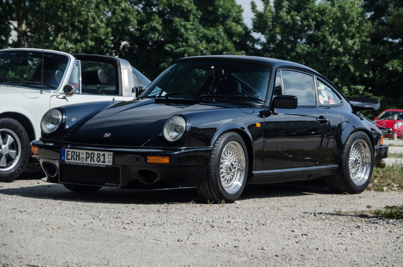 Illustration for article titled Photodump: A classic Porsche car meet.